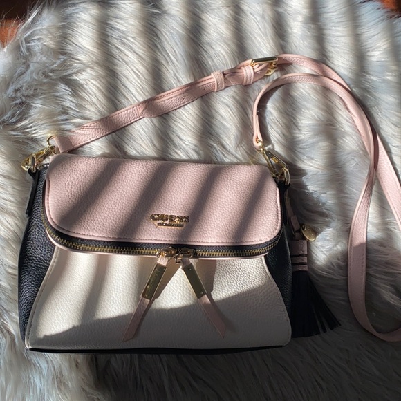 🛑SOLD🛑 GUESS Women’s top handle flap bag - Picture 2 of 10